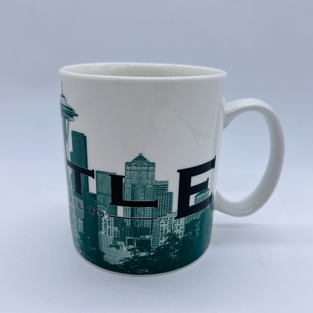 STARBUCKS SKYLINE SERIES SEATTLE OVERSIZED COFFEE MUG GREEN, WHITE AND BLACK